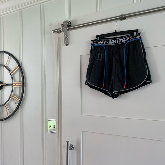 OFF-WHITE x Nike | Women’s NRG short black - Picture 9 of 10